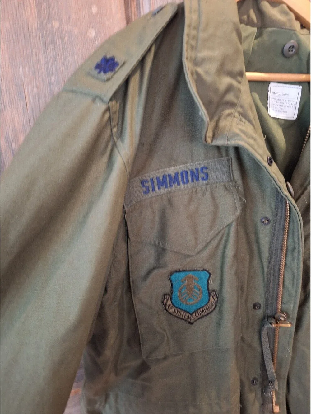 M-65 vintage 1983 cold weather air force military field coat. Medium- Long.
